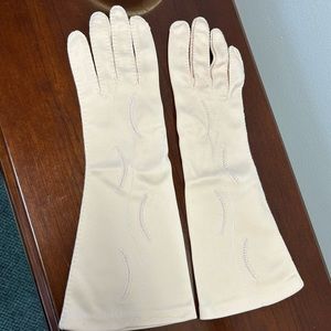 Vintage Cream Gloves with Embroidered Design